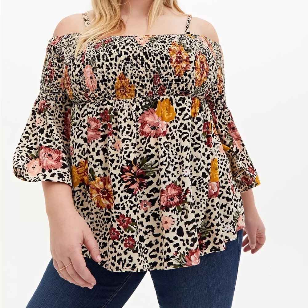 Torrid Women's Off the Shoulder Cheetah Print Bell Sleeve Top - Size 3 
Summer